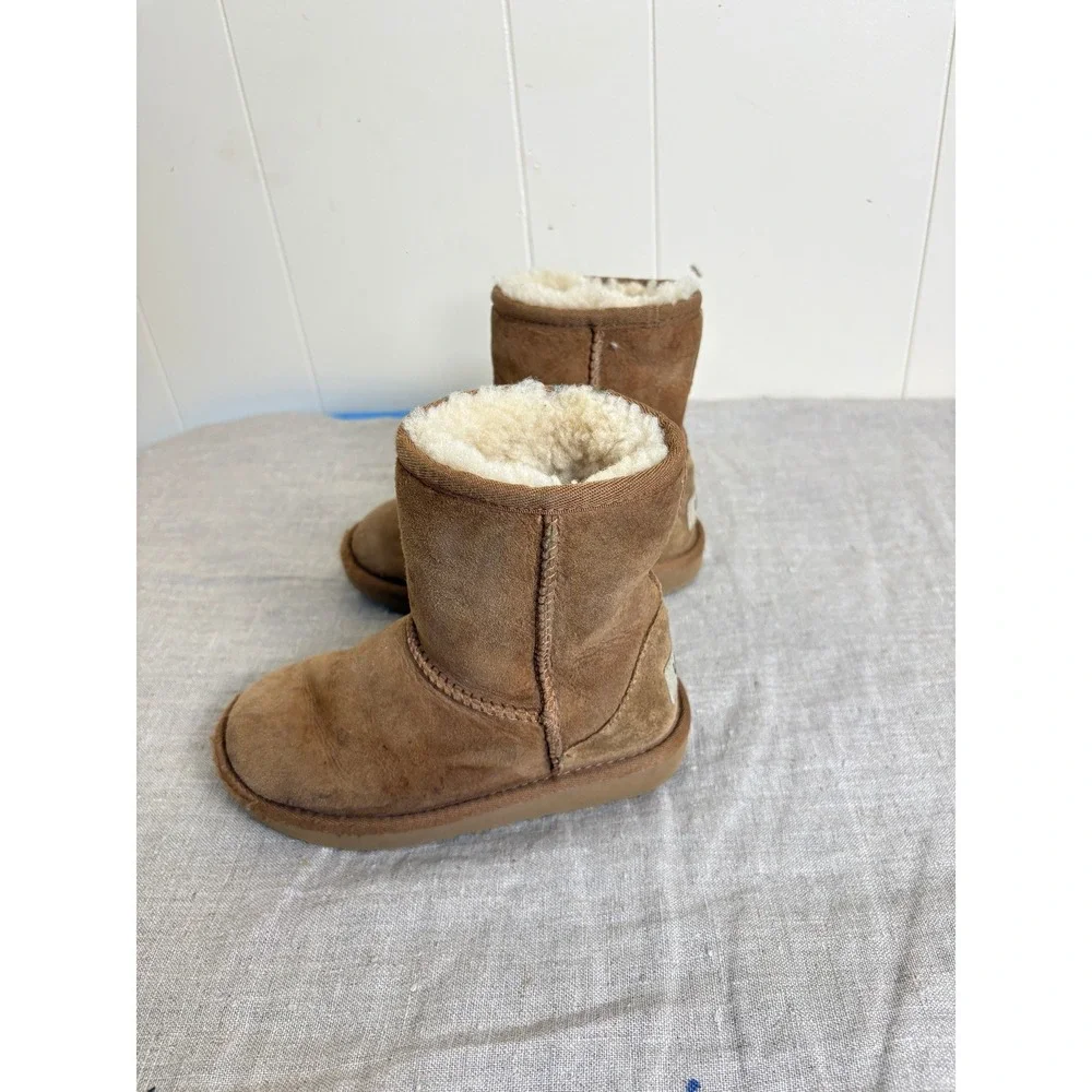 UGG Classic Short Boots Kids Size 11 Chestnut Suede Sheepskin 1017703T